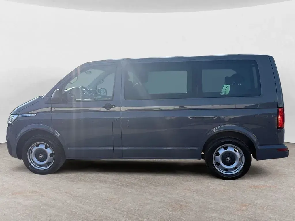 Gebraucht VW Multivan Trendline 150 PS (110 kW) 2021 Grau Van / Kleinbus