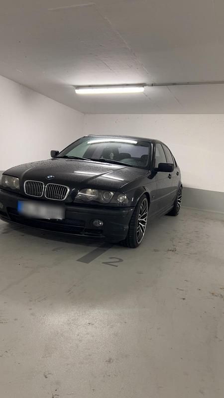 Gebraucht BMW 320 136 PS (100 kW) 2000 Schwarz Limousine