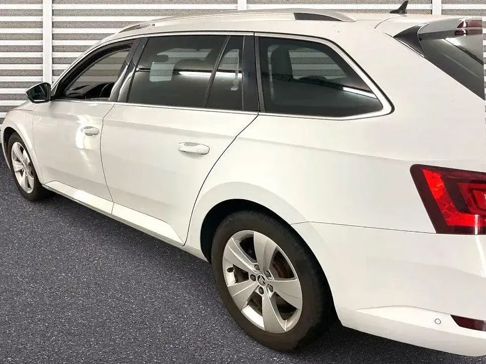 Gebraucht Skoda Superb Style 120 PS (88 kW) 2019 Weiß Kombi