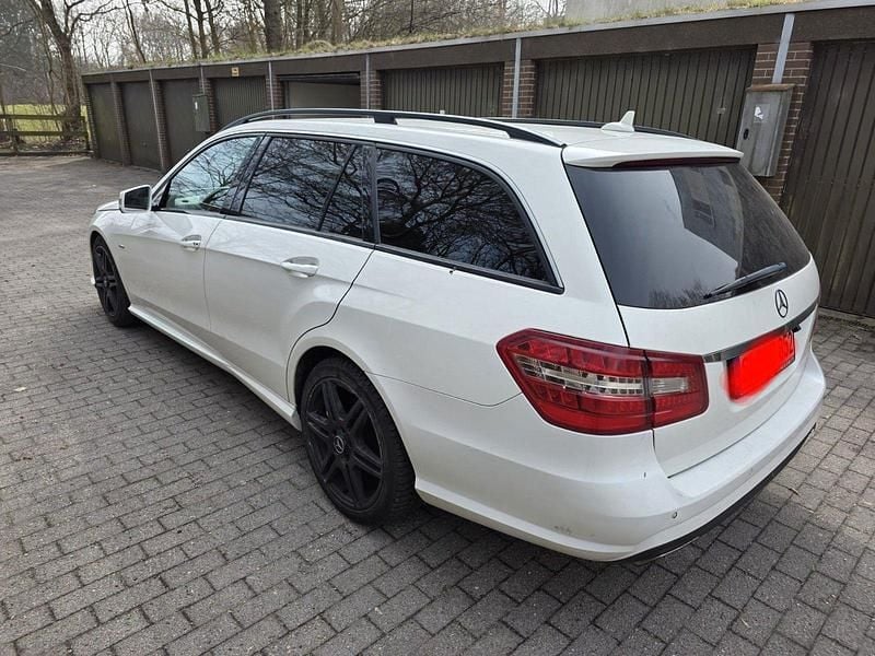 Gebraucht Mercedes E220 Avantgarde 170 PS (125 kW) 2012 Weiß Kombi