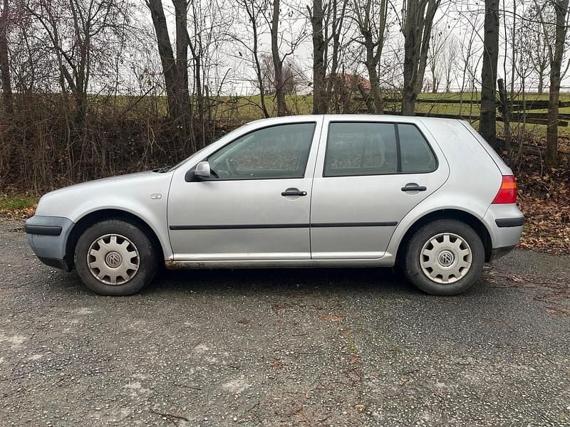 Gebraucht VW Golf IV 75 PS (55 kW) 2001 Silber Kleinwagen