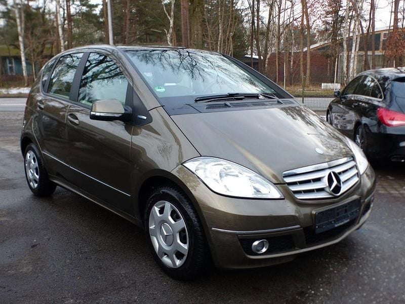 Gebraucht Mercedes A180 Sport Edition 116 PS (85 kW) 2010 Braun Limousine