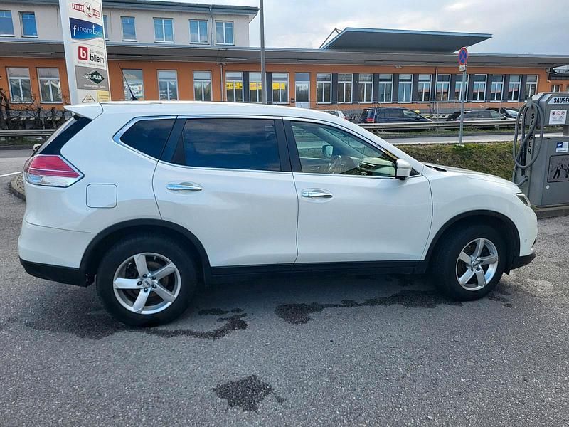Gebraucht Nissan X-Trail Acenta 131 PS (96 kW) 2015 Weiß SUV