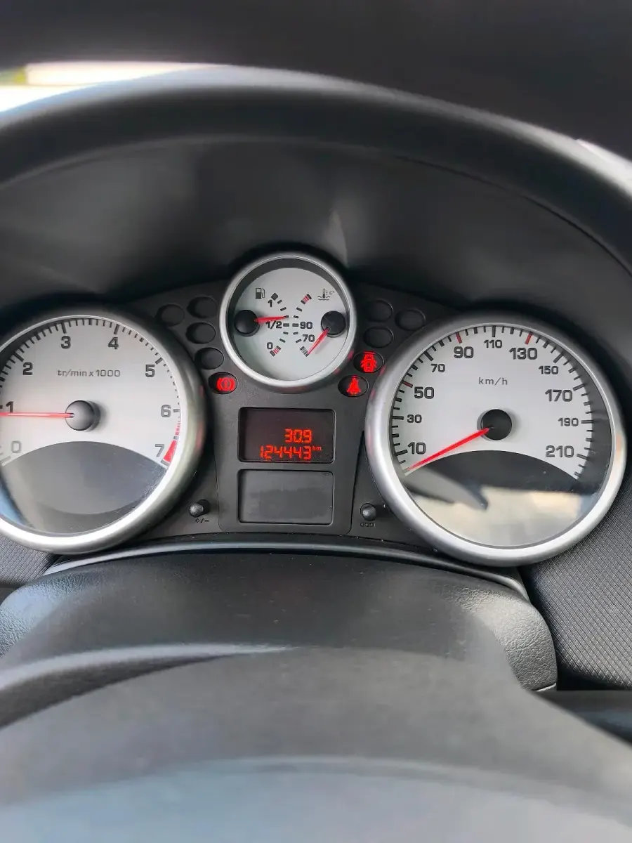 Gebraucht Peugeot 207 73 PS (53 kW) 2010 Silber Kleinwagen