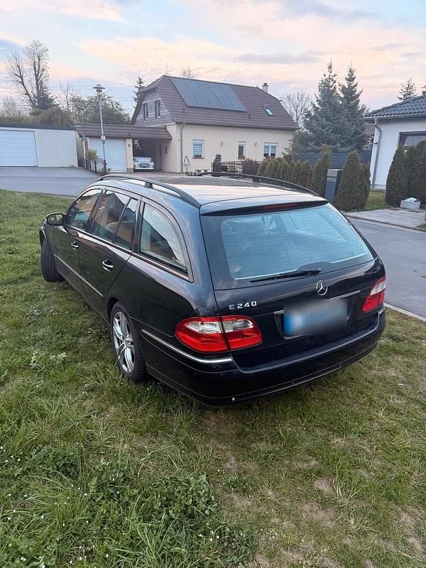 Second-hand Mercedes E240 176 CP (129 kW) 2004 Negru Break