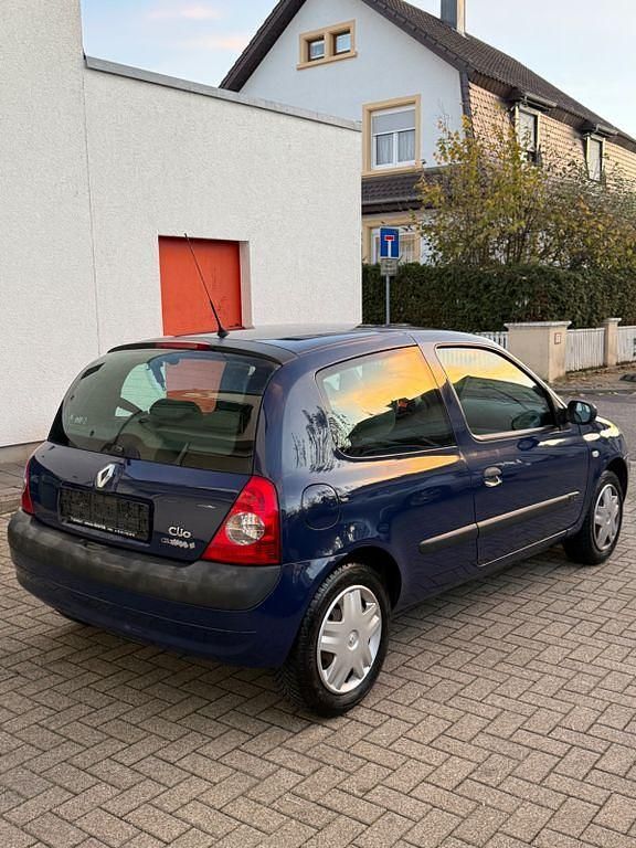 Blau Gebraucht 2006 Renault Clio II Limousine | 1.300 € (Fairer Preis) - Bild 1/4