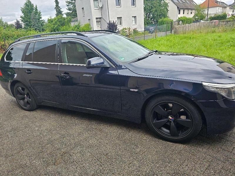 Blau Gebraucht 2010 BMW 520 Kombi | 4.500 € (Guter Preis) - Bild 1/4