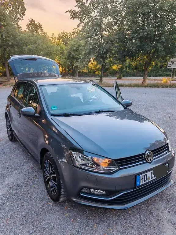 Gebraucht VW Polo Allstar 90 PS (66 kW) 2016 Grau Limousine
