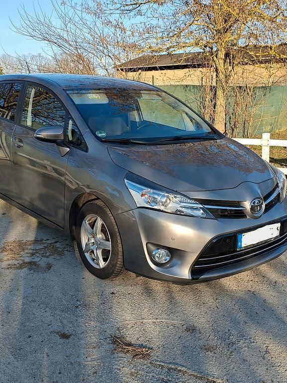Gebraucht Toyota Verso Multidrive S 147 PS (108 kW) 2014 Grau Van / Kleinbus