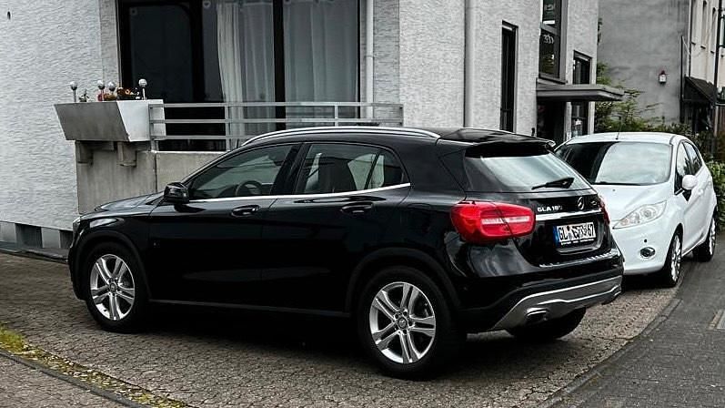 Gebraucht Mercedes GLA180 122 PS (89 kW) 2016 Schwarz SUV