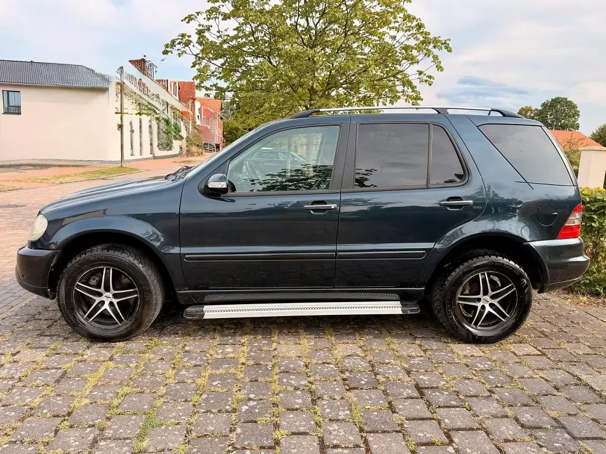 Gebraucht Mercedes ML270 Edition 163 PS (119 kW) 2004 Schwarz SUV
