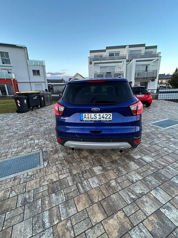 Gebraucht Ford Kuga Titanium 150 PS (110 kW) 2017 Blau SUV