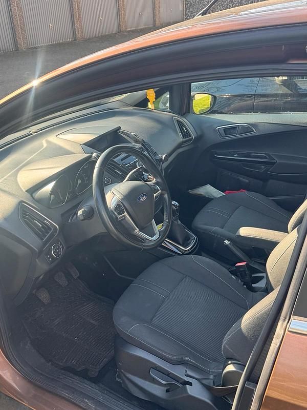 Gebraucht Ford B-MAX 95 PS (69 kW) 2013 Braun Van / Kleinbus