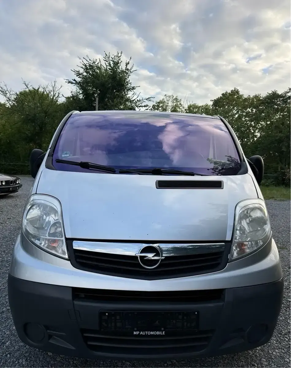 Gebraucht Opel Vivaro 114 PS (83 kW) 2012 Silber Van / Kleinbus