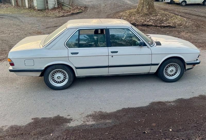 Gebraucht BMW 524 86 PS (63 kW) 1987 Beige Limousine