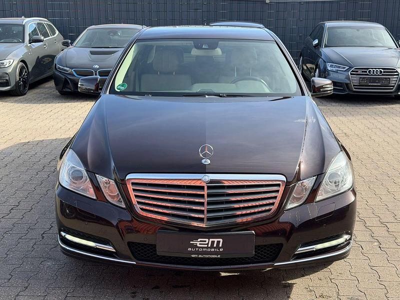 Gebraucht Mercedes E220 Elegance 170 PS (125 kW) 2011 Braun Limousine