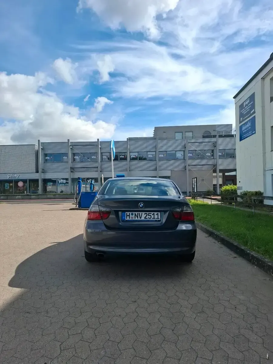 Gebraucht BMW 318 129 PS (94 kW) 2006 Grau Limousine