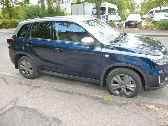 Gebraucht Suzuki Vitara Comfort 102 PS (75 kW) 2024 Blau SUV