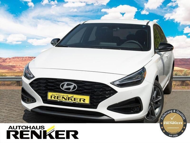Weiß schwarz Gebraucht 2024 Hyundai i30 Advantage Limousine | 22.990 € (Fairer Preis) - Bild 1/4