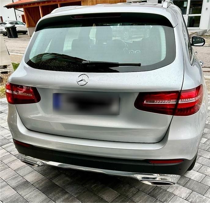 Gebraucht Mercedes GLC250 211 PS (155 kW) 2018 Silber SUV