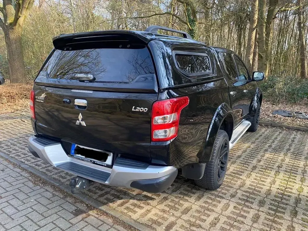 Second-hand Mitsubishi L200 181 CP (133 kW) 2017 Negru Pickup
