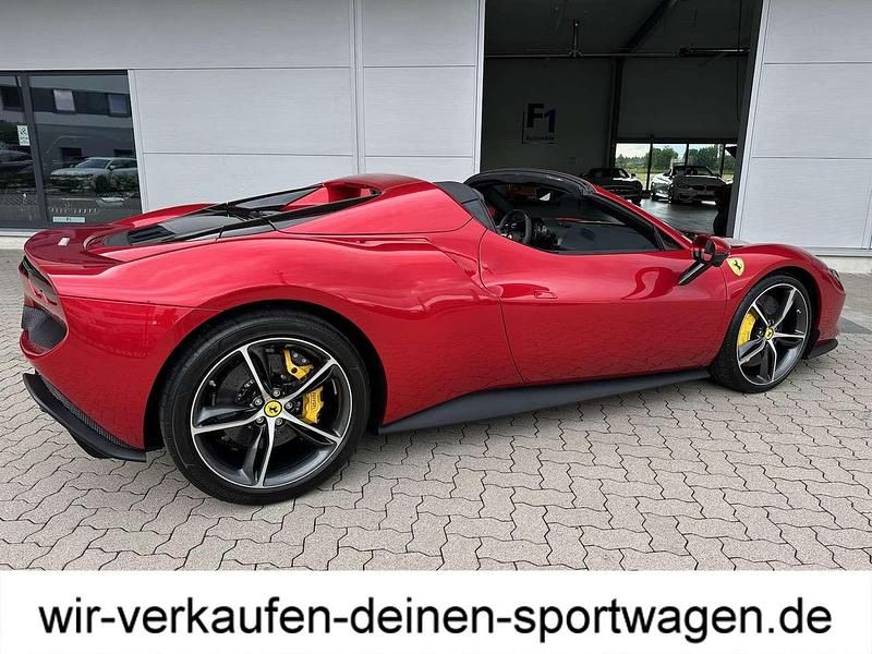 Gebraucht Ferrari 296 829 PS (609 kW) 2024 Rosso magma Cabrio