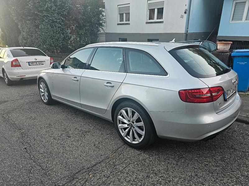Silber Gebraucht 2012 Audi A4 Kombi | 9.000 € (Fairer Preis) - Bild 1/4
