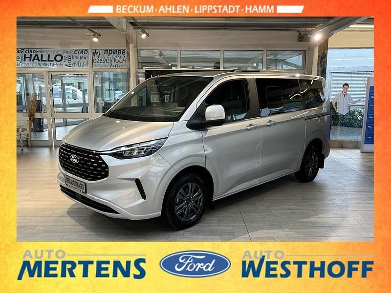 Gebraucht Ford Tourneo Titanium 136 PS (100 kW) 2025 Silber Van / Kleinbus