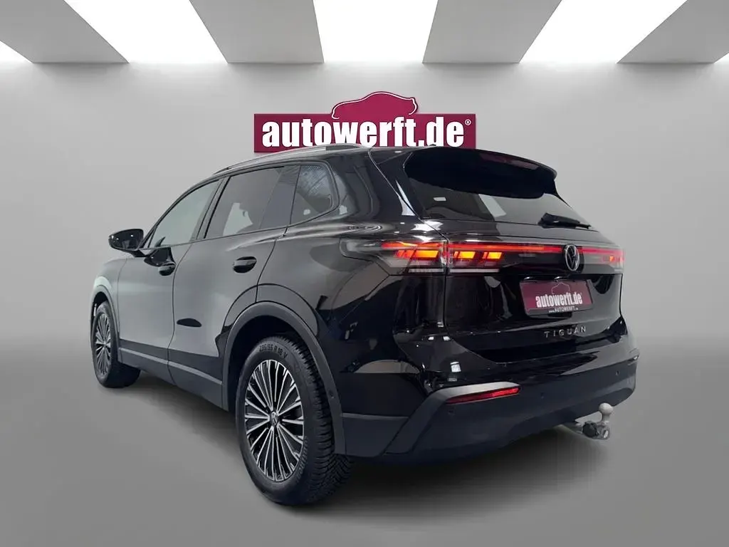 Gebraucht VW Tiguan Life 150 PS (110 kW) 2024 Schwarz SUV