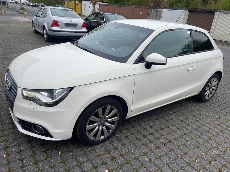 Gebraucht Audi A1 Attraction 105 PS (77 kW) 2010 Weiß Kleinwagen
