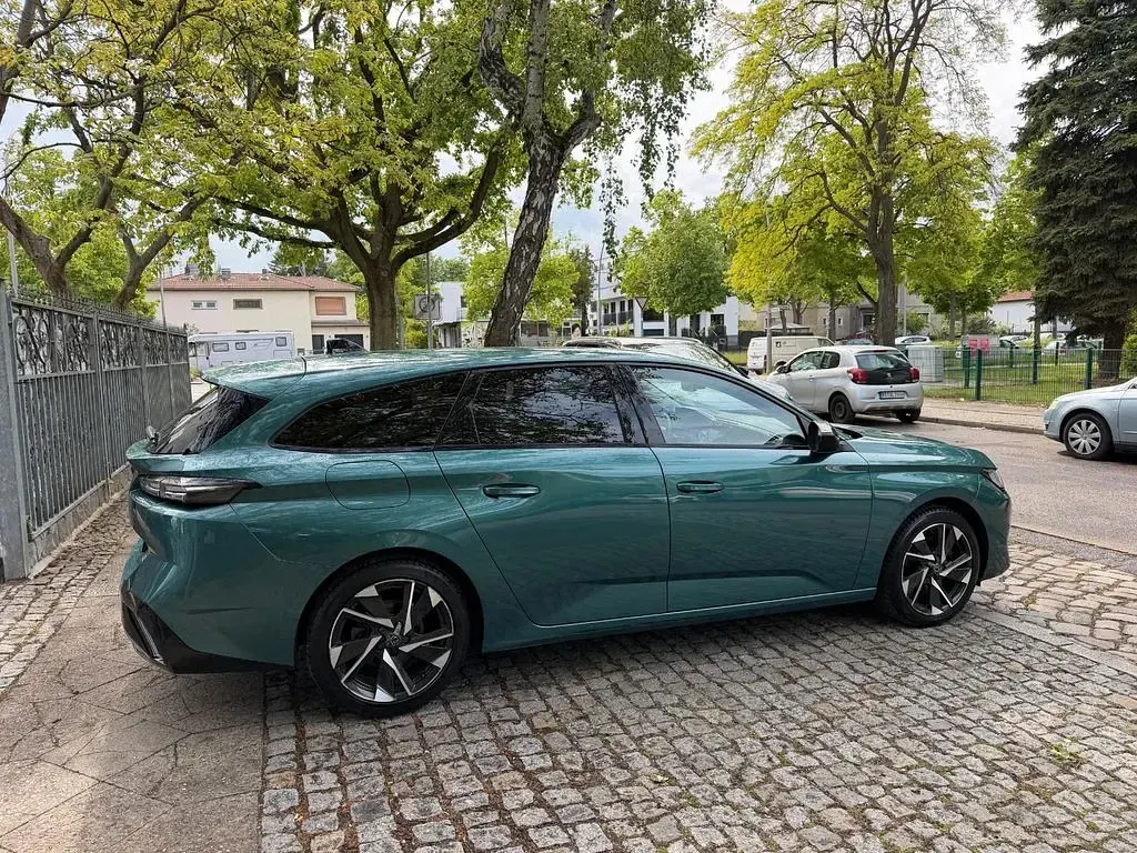 Gebraucht Peugeot 308 Allure 131 PS (96 kW) 2023 Grün Limousine