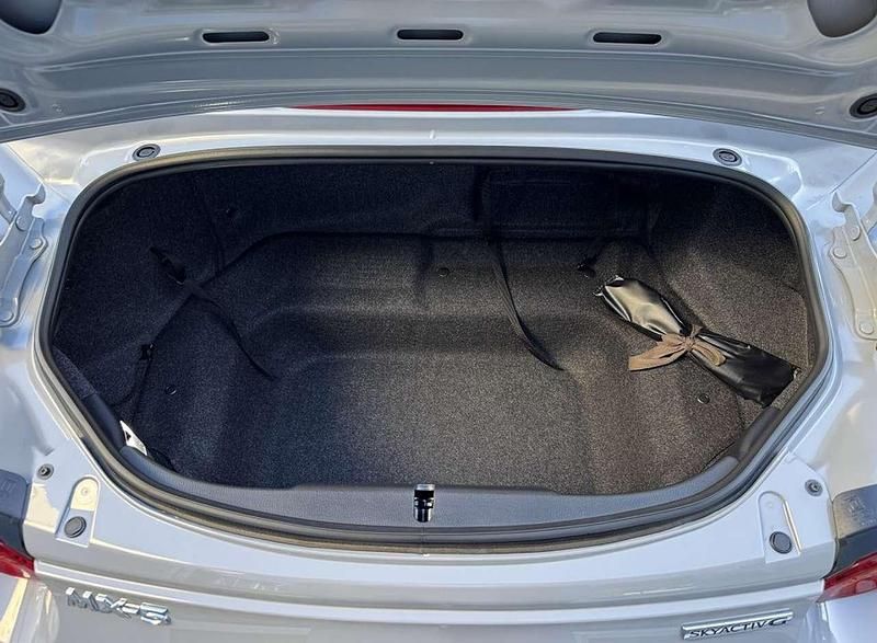 Gebraucht Mazda MX5 Kazari 132 PS (97 kW) 2024 Aero gray m Cabrio