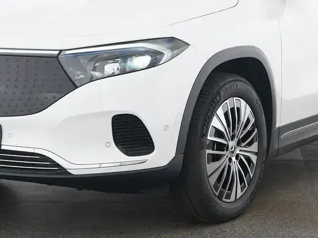 Używany Mercedes EQA250+ Progressive 139 kW (190 KM) 2025 Biały SUV