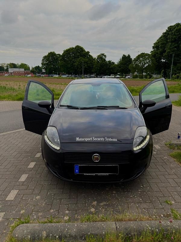 Schwarz Gebraucht 2009 Fiat Grande Punto Active Kleinwagen | 2.099 € (Fairer Preis) - Bild 1/4