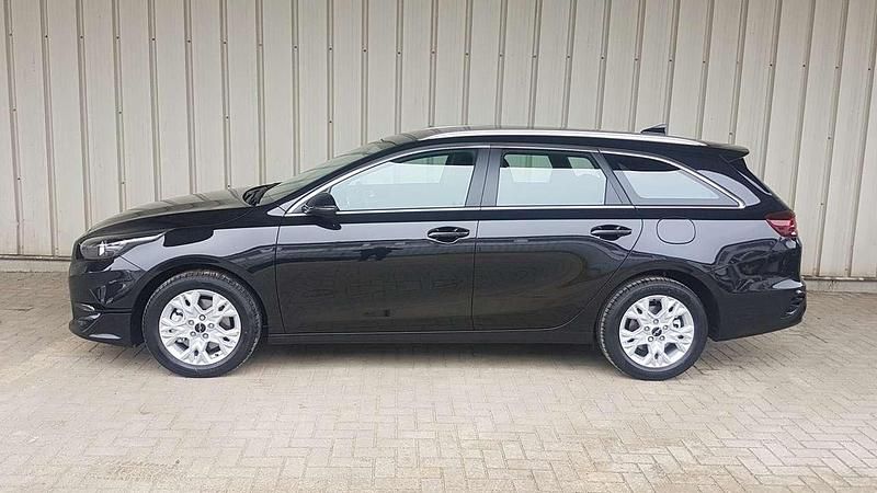 Gebraucht Kia Ceed Sportswagon 140 PS (102 kW) 2025 Zilinaschwarz Kombi