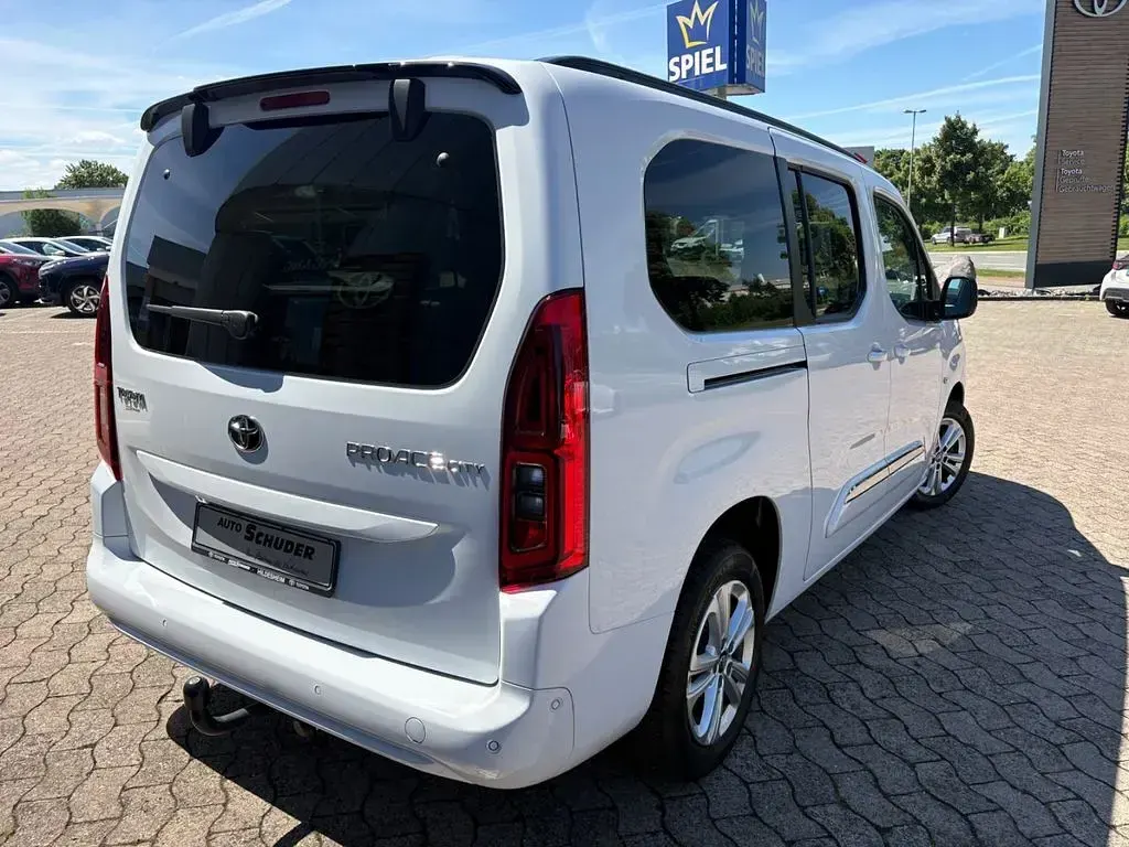 Gebraucht Toyota Proace Verso City 110 PS (80 kW) 2023 Weiß Kombi
