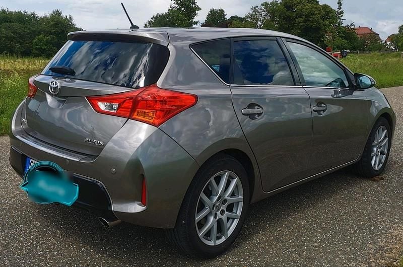 Gebraucht Toyota Auris Edition 132 PS (97 kW) 2015 Silber Limousine