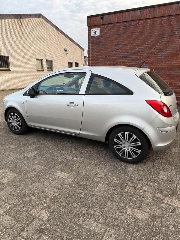 Gebraucht Opel Corsa 90 PS (66 kW) 2009 Silber Kleinwagen