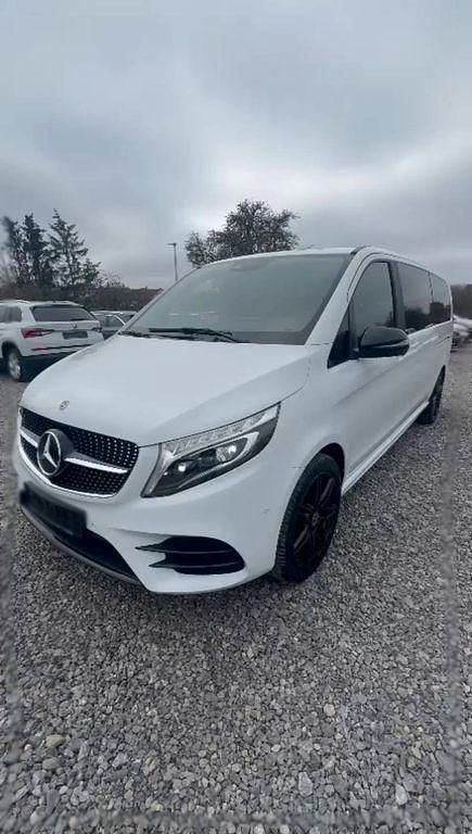Weiß Gebraucht 2021 Mercedes V300 AMG Van / Kleinbus | 39.779 € - Bild 1/4