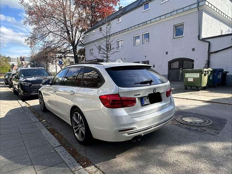 Gebraucht BMW 320 Sport Line 190 PS (139 kW) 2016 Weiß Kombi