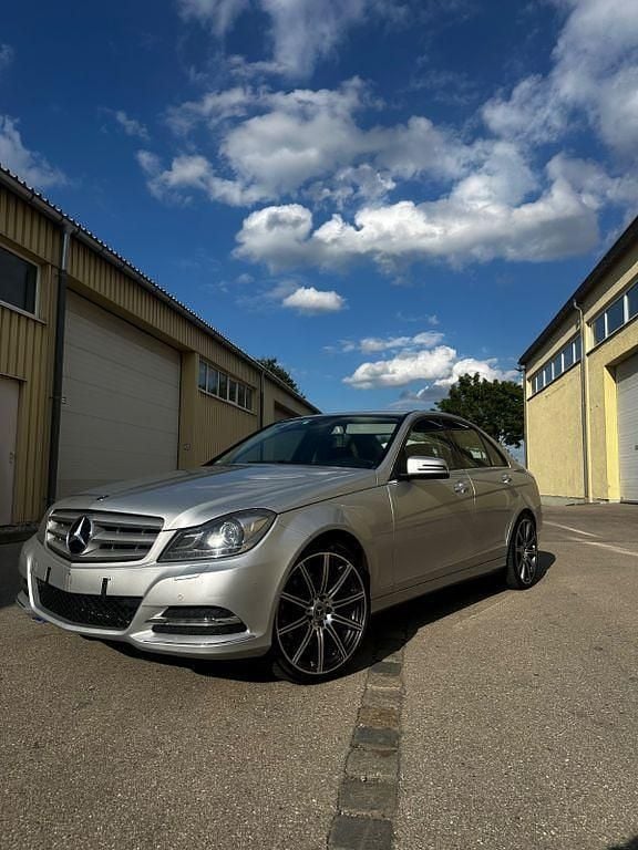 Silber Gebraucht 2011 Mercedes 350 Limousine | 18.499 € - Bild 1/4