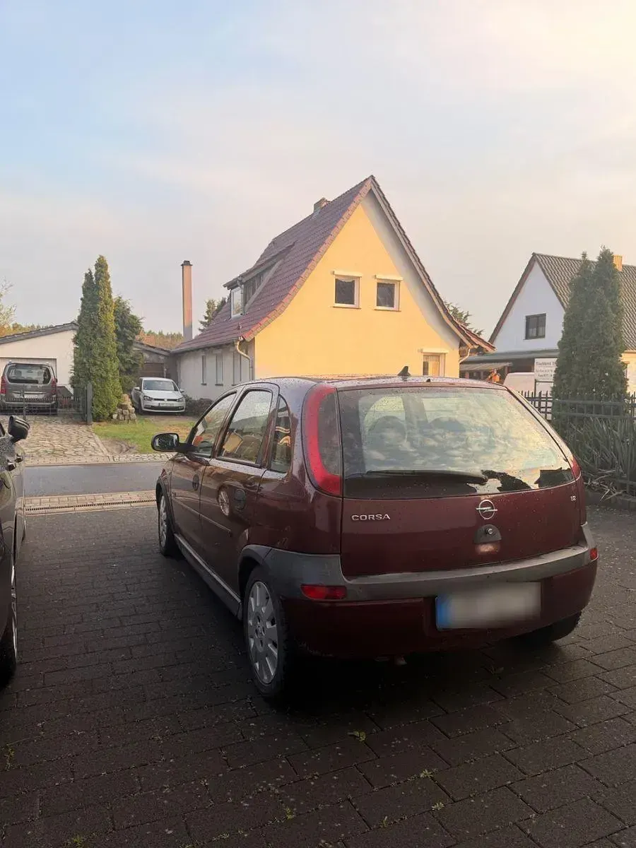 Używany Opel Corsa Elegance 75 KM (55 kW) 2002 Czerwony Hatchback