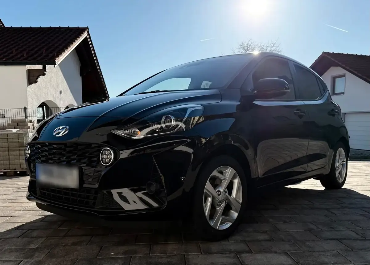 Gebraucht Hyundai i10 67 PS (49 kW) 2023 Schwarz Kleinwagen