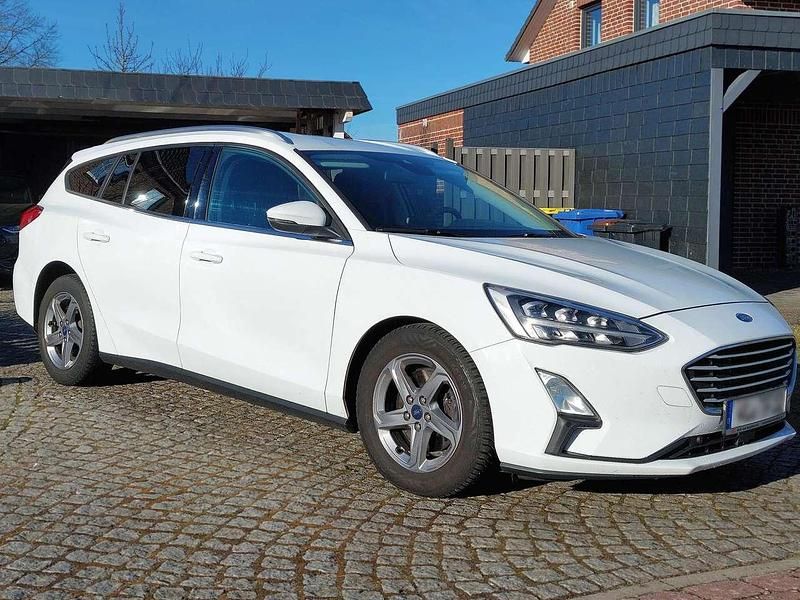 Gebraucht Ford Focus 120 PS (88 kW) 2018 Weiß Kombi