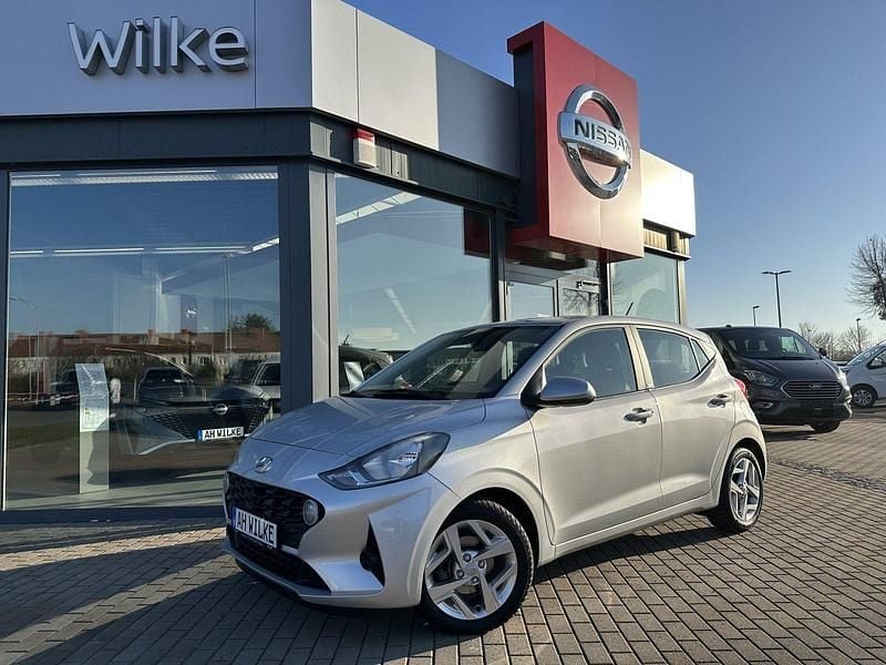 Silber Gebraucht 2020 Hyundai i10 Trend Kleinwagen | 12.900 € (Superpreis) - Bild 1/4
