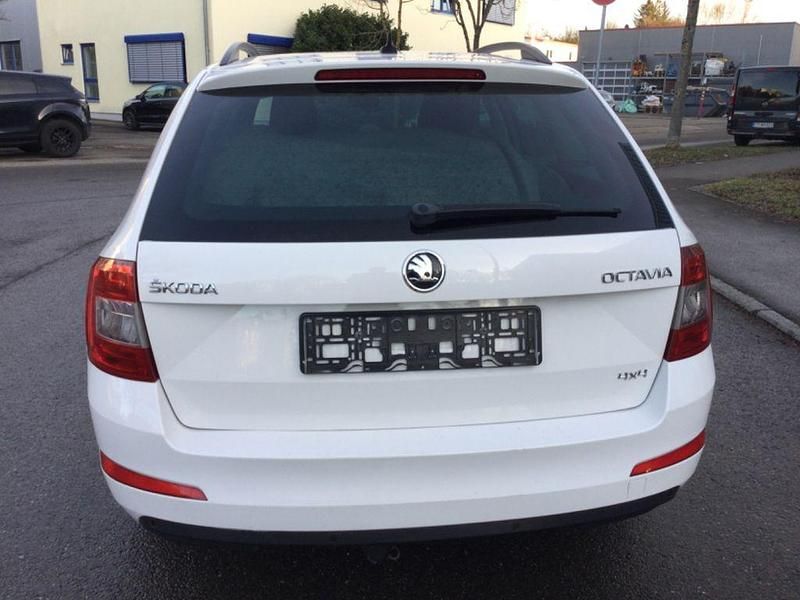Gebraucht Skoda Octavia Ambition 110 PS (80 kW) 2017 Weiß Kombi