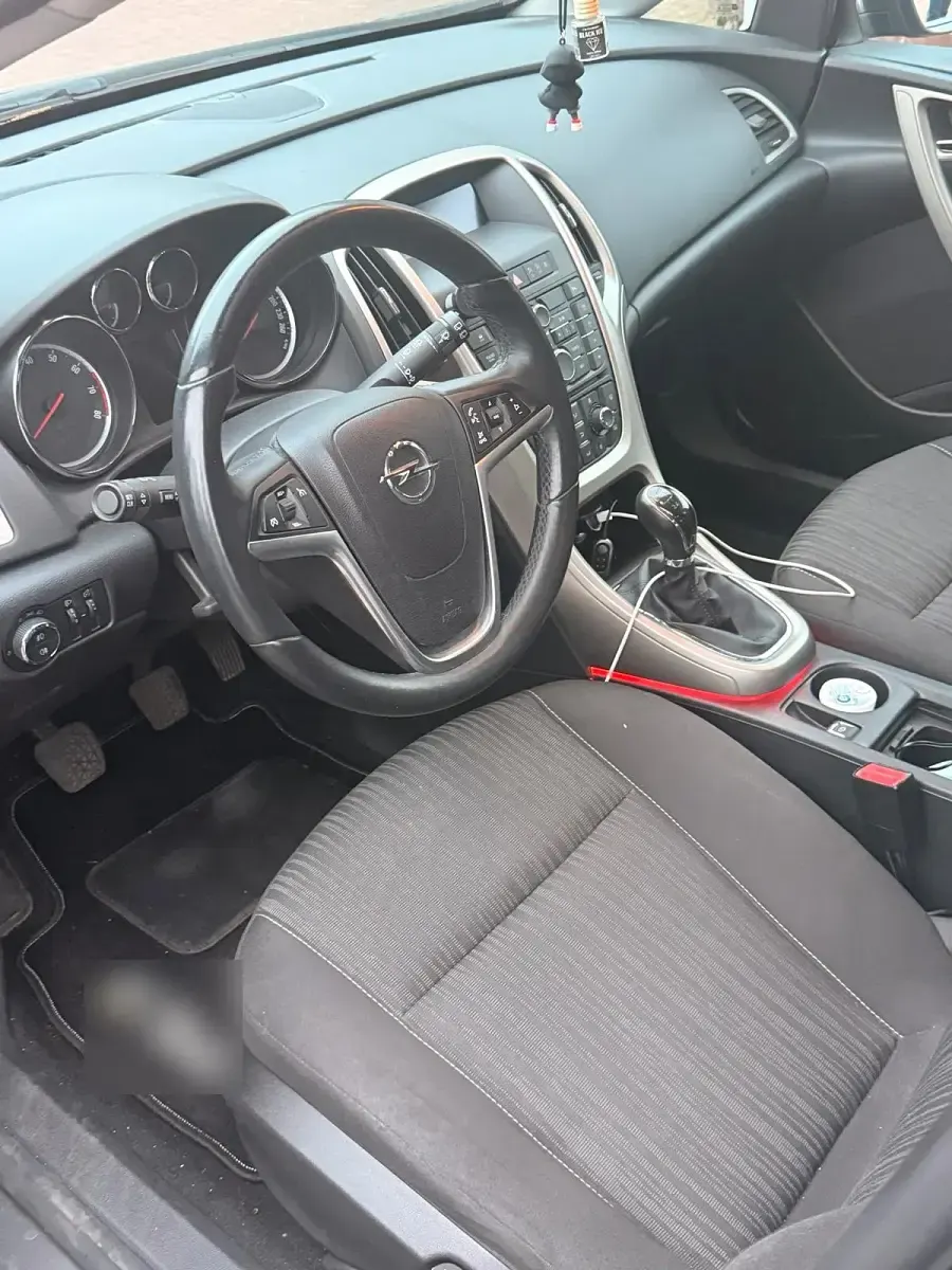 Gebraucht Opel Astra 101 PS (74 kW) 2011 Grün Kombi
