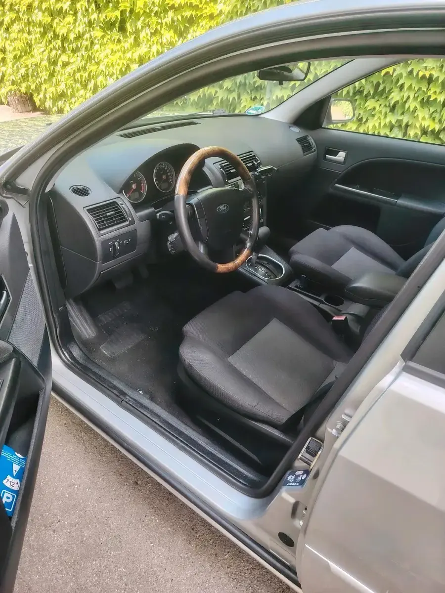 Gebraucht Ford Mondeo 146 PS (107 kW) 2002 Silber Limousine
