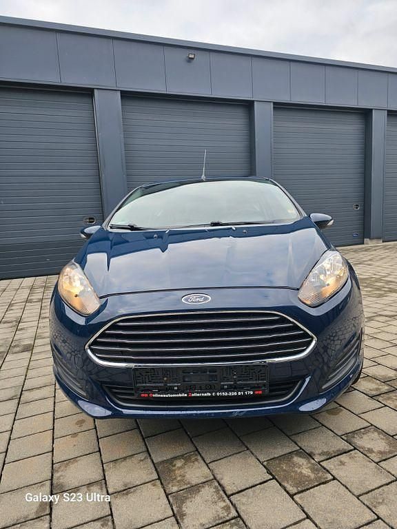 Blau Gebraucht 2015 Ford Fiesta Kleinwagen | 1.980 € (Superpreis) - Bild 1/4