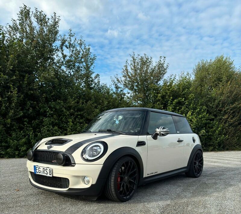 Beige Gebraucht 2009 Mini John Cooper Works Kleinwagen | 6.700 € (Superpreis) - Bild 1/4